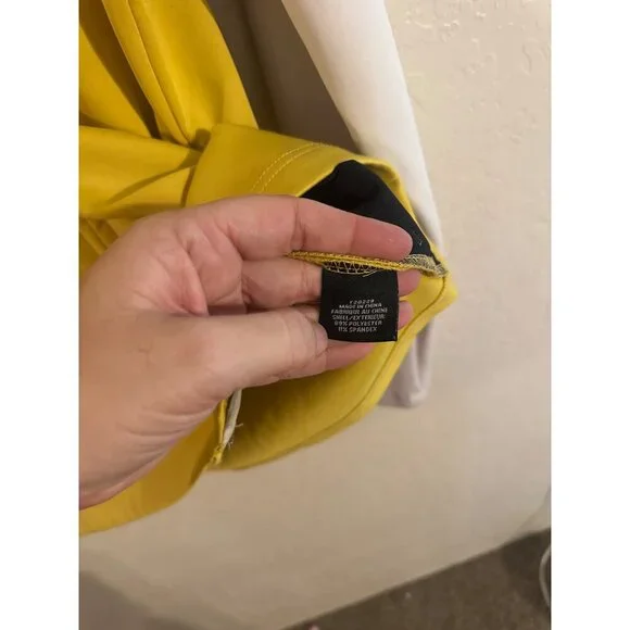 Y Sun Mountain Yellow & White Colorblock Long Sleeved Zip Up Athletic Jacket - Picture 11 of 11